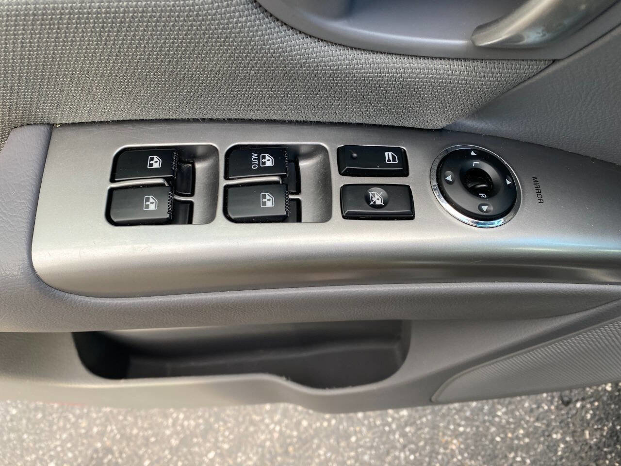 Used 2011 Hyundai Santa Fe GLS image 12