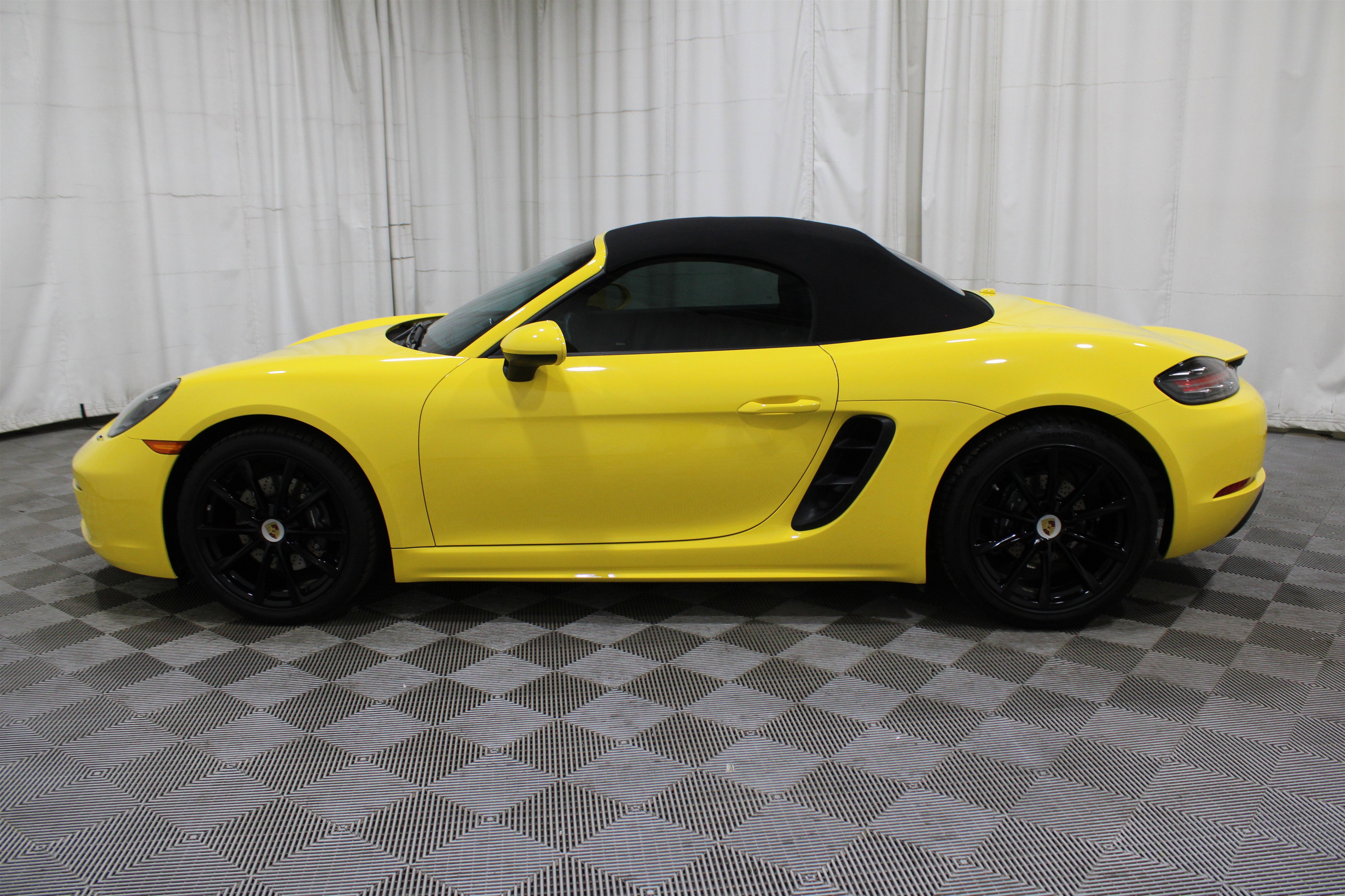 Used 2023 Porsche 718 Boxster w/ Sport Chrono Package image 31