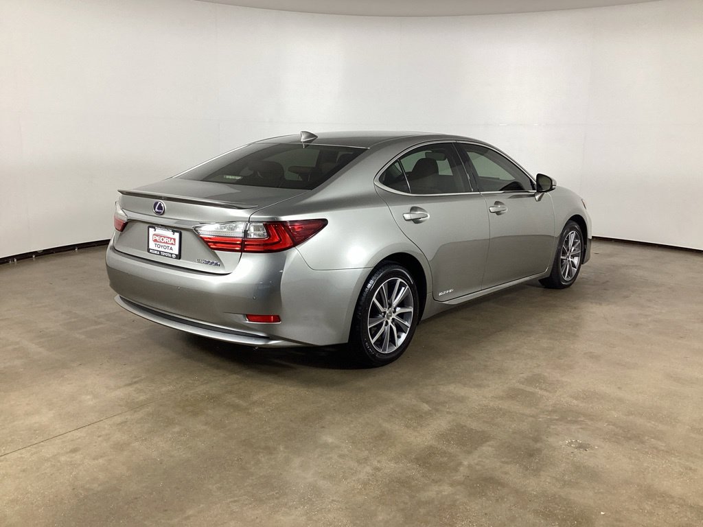 Used 2017 Lexus ES 300h w/ Luxury Package FWD image 5