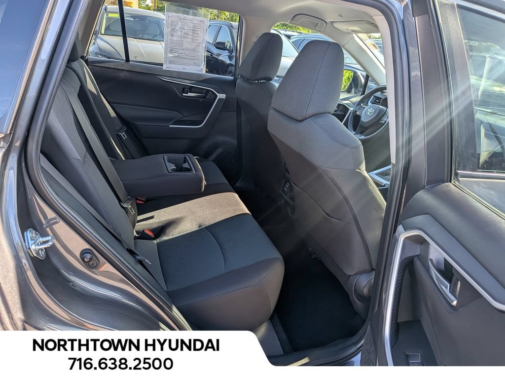 Used 2025 Toyota RAV4 XLE AWD/4WD image 33