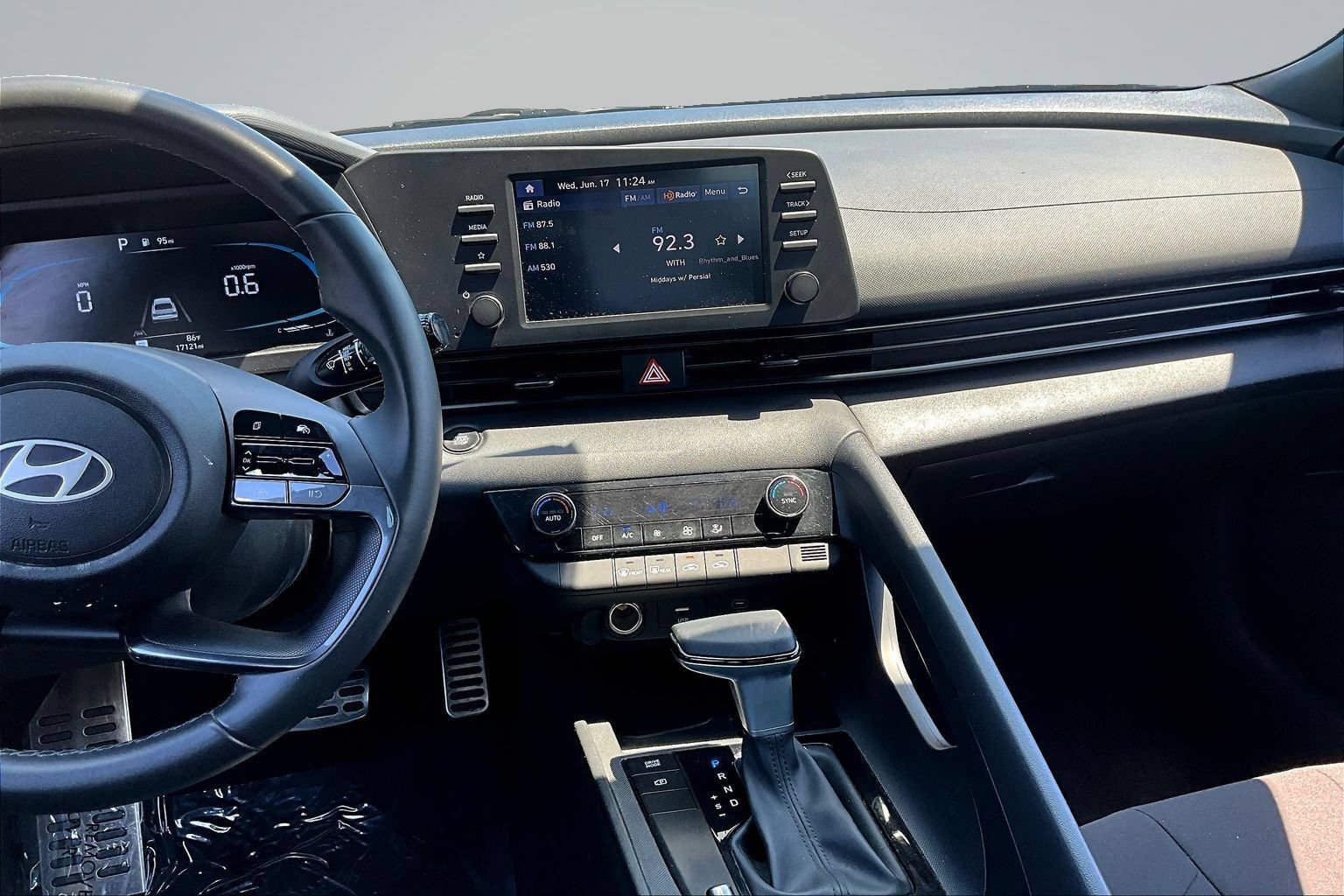 Used 2025 Hyundai Elantra Sport FWD image 11
