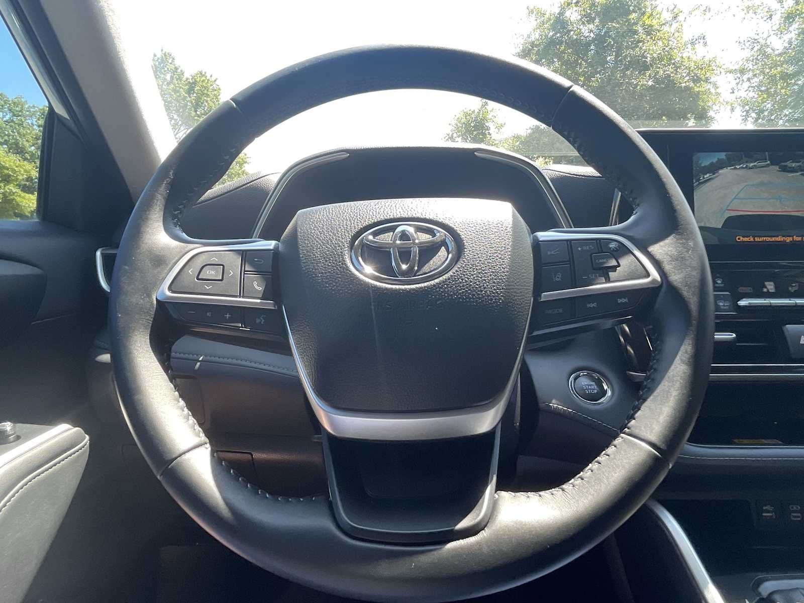 Used 2023 Toyota Highlander XLE FWD image 14