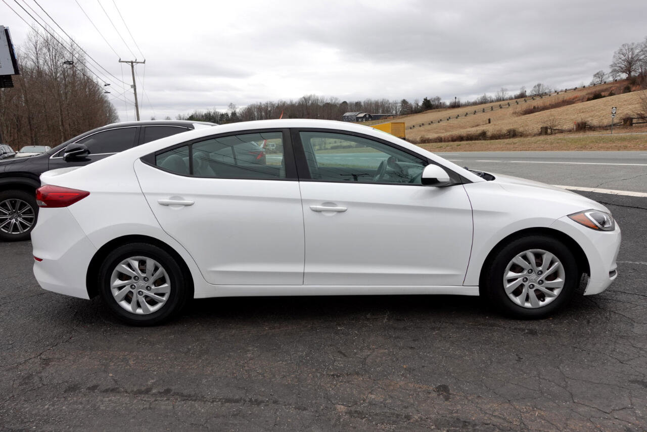 Used 2017 Hyundai Elantra SE image 8