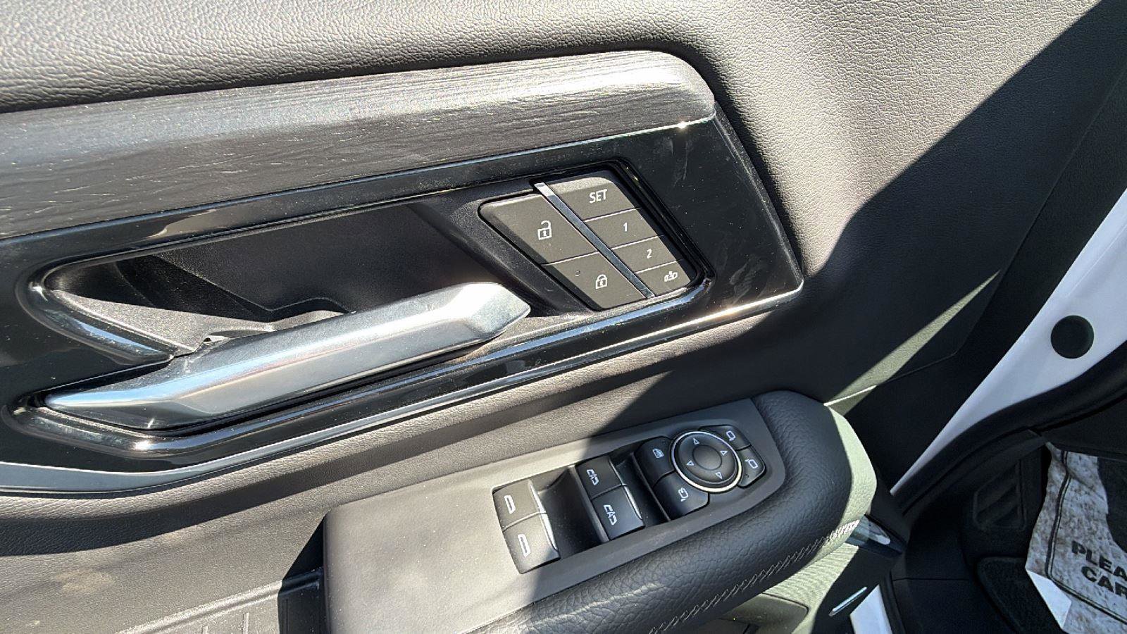 Used 2025 GMC Yukon XL Denali image 16