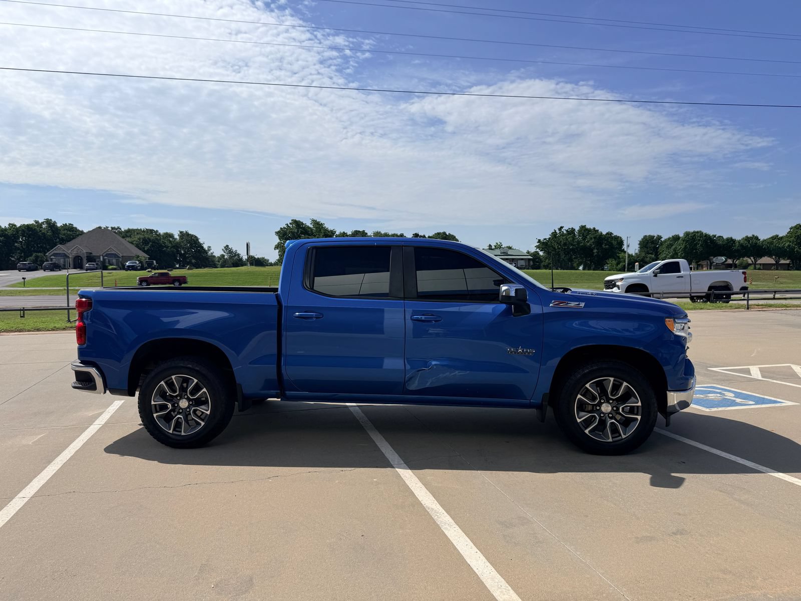 Used 2023 Chevrolet Silverado 1500 LT AWD/4WD image 5