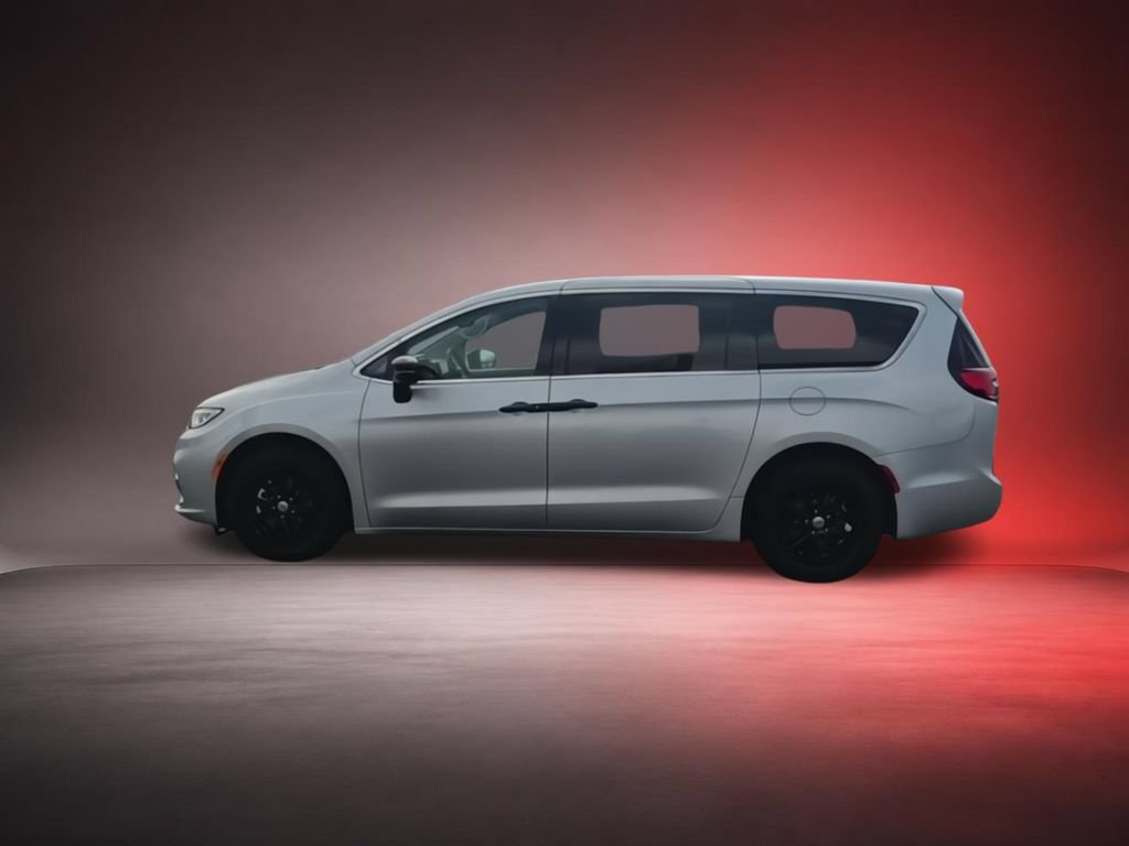 Used 2024 Chrysler Pacifica Touring-L FWD image 5