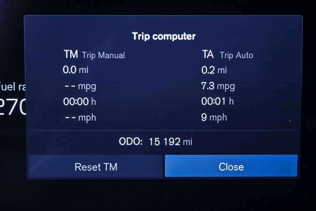 Certified 2025 Volvo XC40 B5 Plus image 13