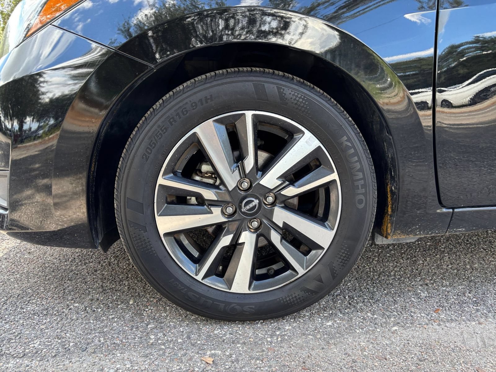 Used 2025 Nissan Versa SV FWD image 28