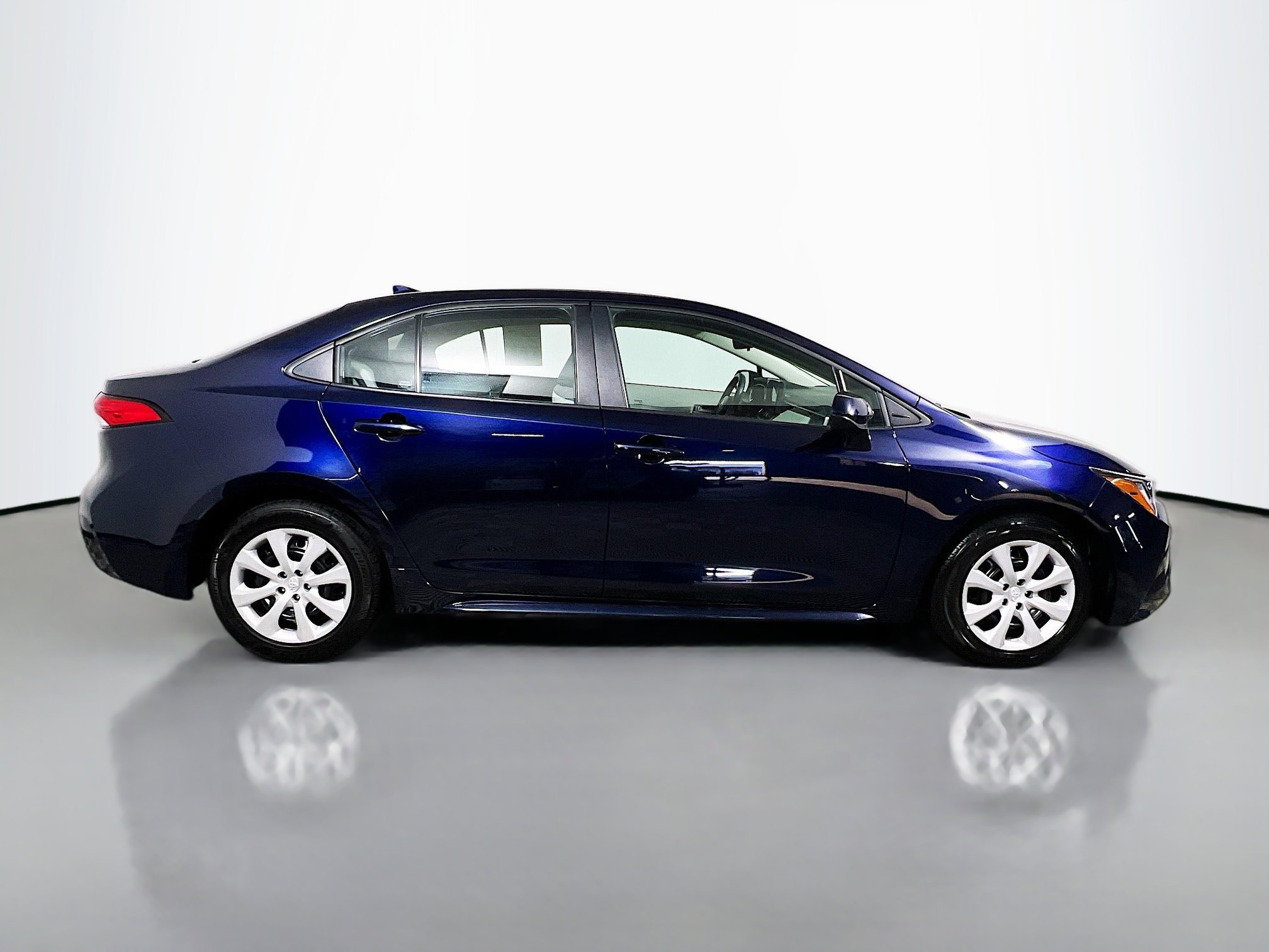 Used 2024 Toyota Corolla LE FWD image 3