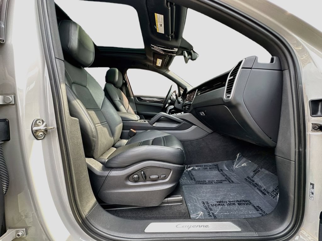 Certified 2023 Porsche Cayenne AWD/4WD image 30
