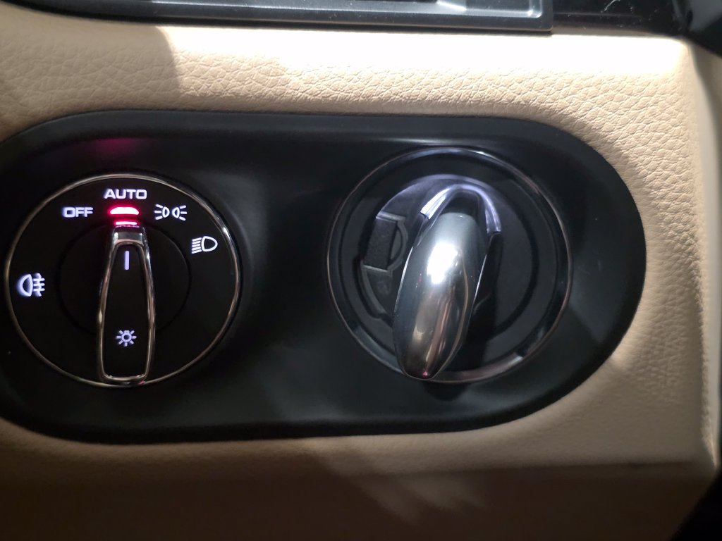 Certified 2023 Porsche Macan S AWD/4WD image 39