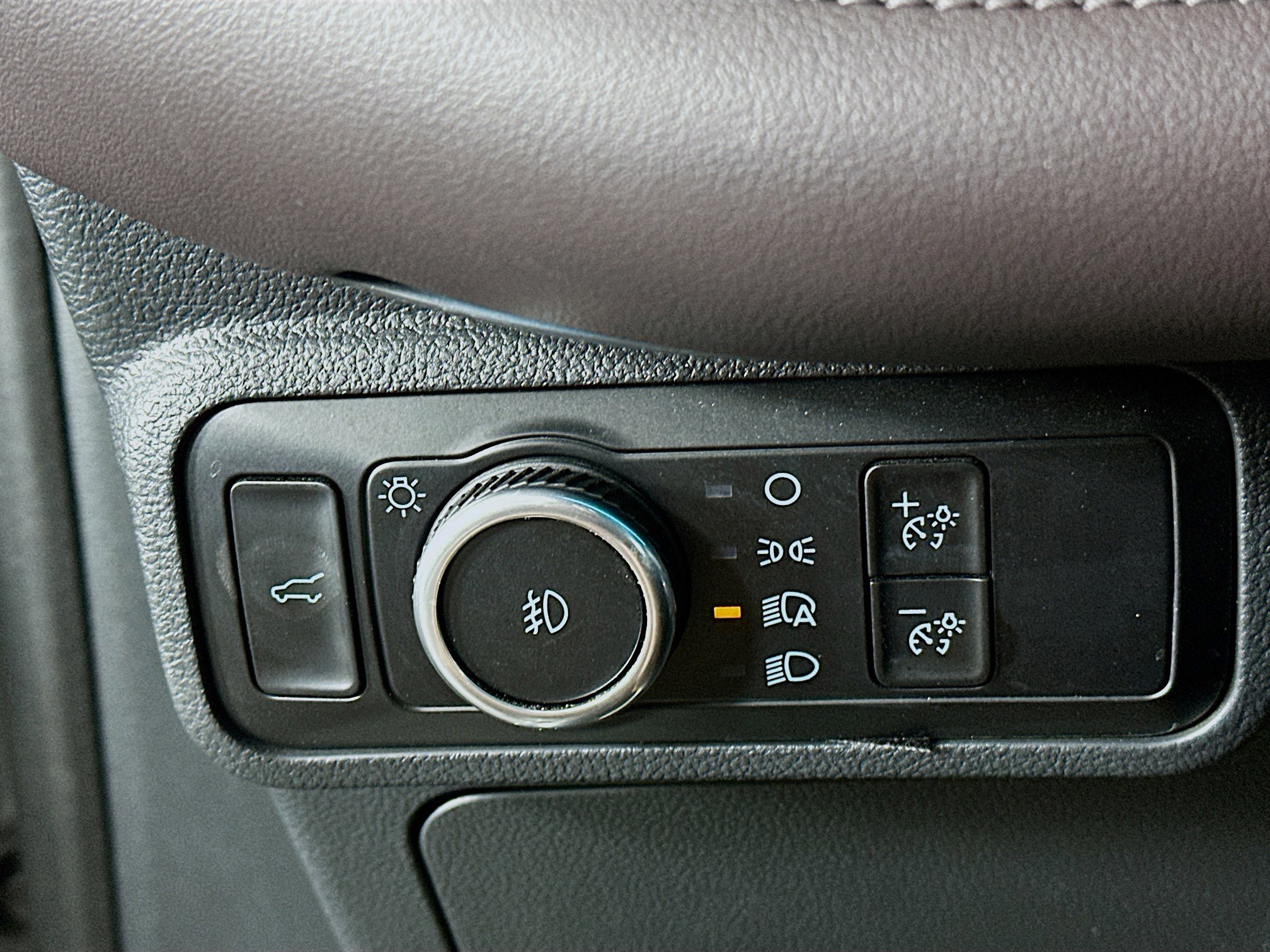 Used 2025 Ford Explorer Platinum w/ LUX Leather Package AWD/4WD image 17