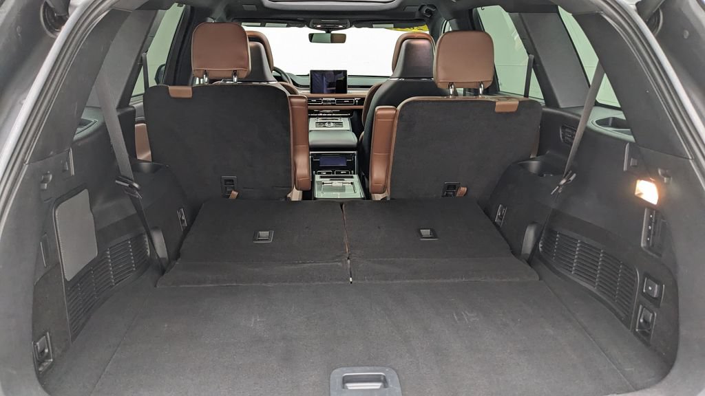 Used 2023 Lincoln Aviator Grand Touring w/ Equipment Group 301A AWD/4WD image 9