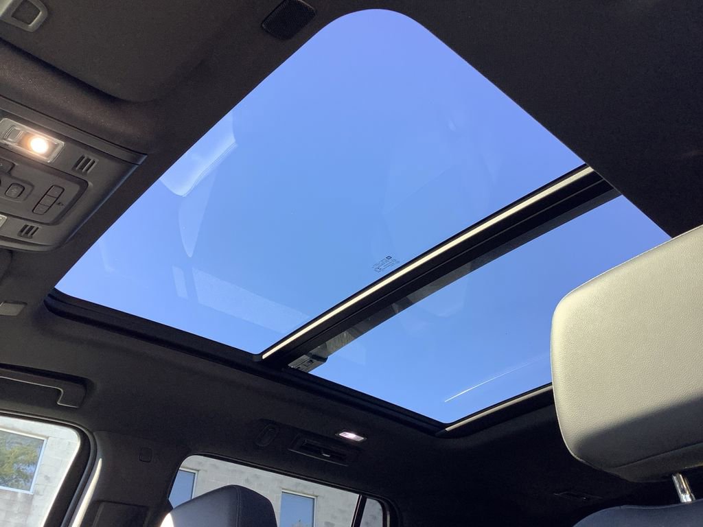 Used 2023 Chevrolet Tahoe Z71 w/ Luxury Package image 31