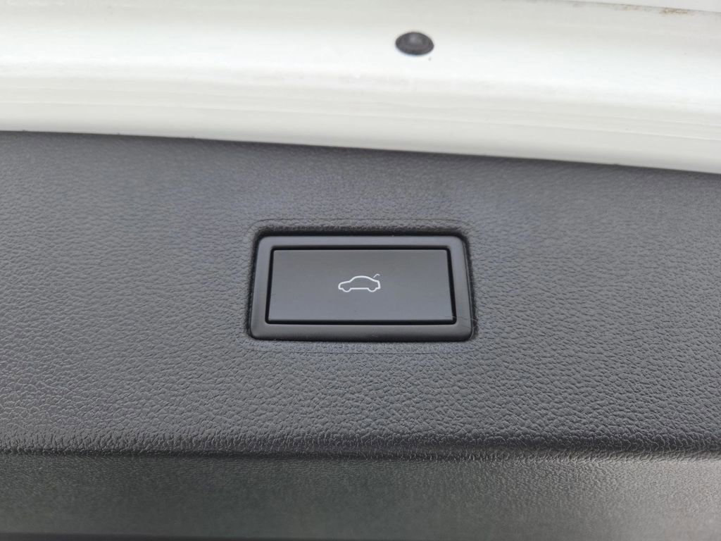 Used 2024 Volkswagen Tiguan Wolfsburg Edition image 18