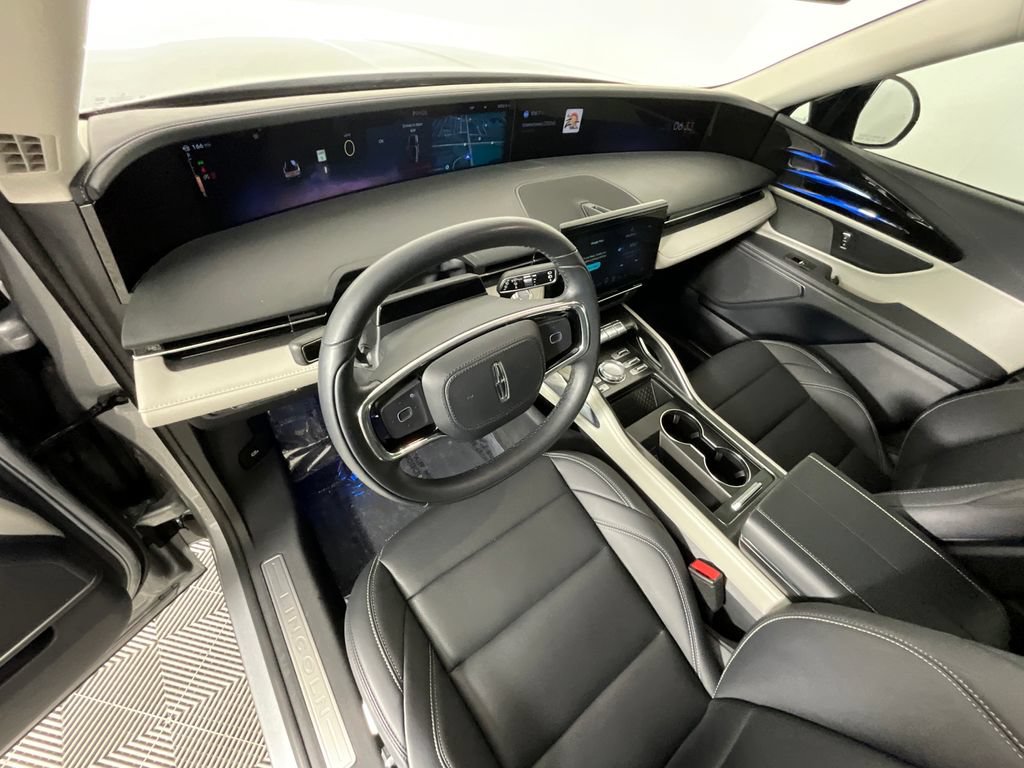Used 2025 Lincoln Nautilus Premier AWD/4WD image 15