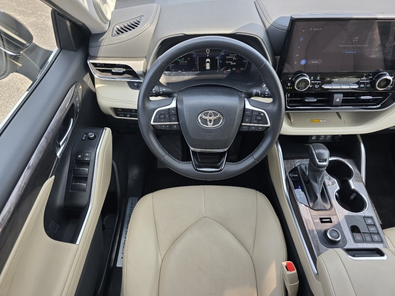 Certified 2024 Toyota Highlander Limited AWD/4WD image 26