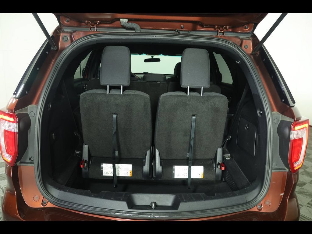 Used 2016 Ford Explorer XLT FWD image 8