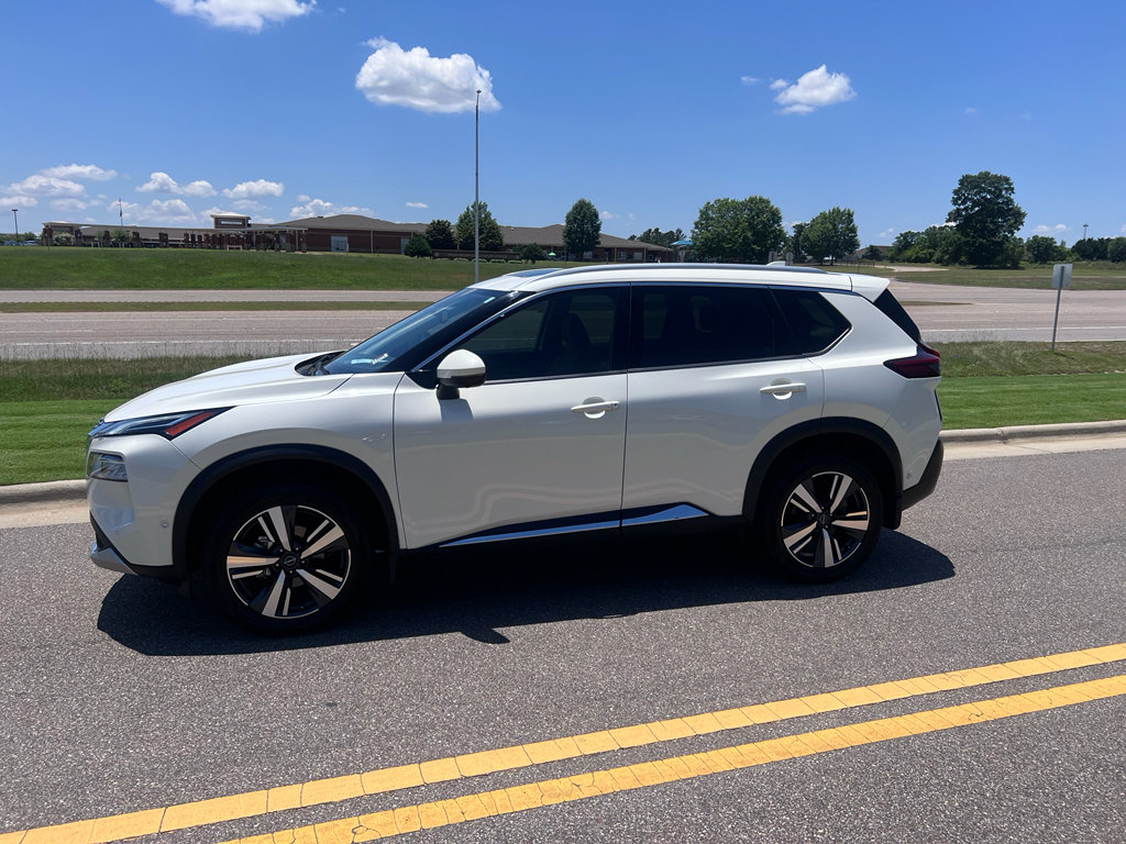 Used 2023 Nissan Rogue Platinum FWD image 9