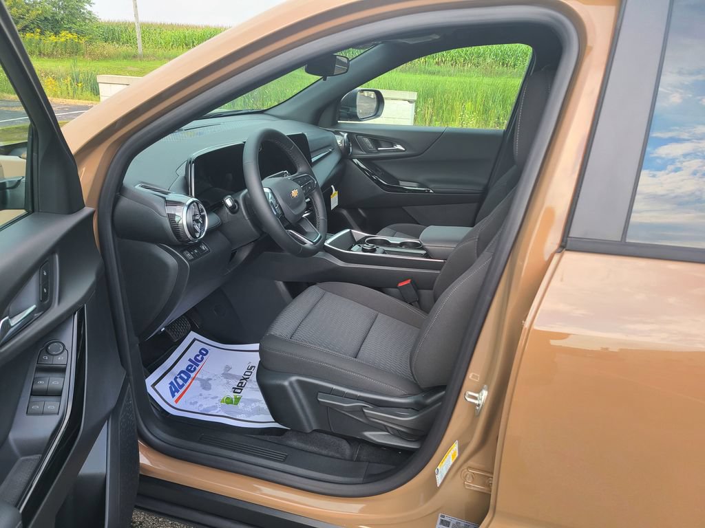 New 2027 Chevrolet Equinox LT FWD image 4