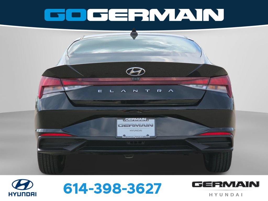 Used 2023 Hyundai Elantra SEL w/ Preferred Accessory Package FWD image 9