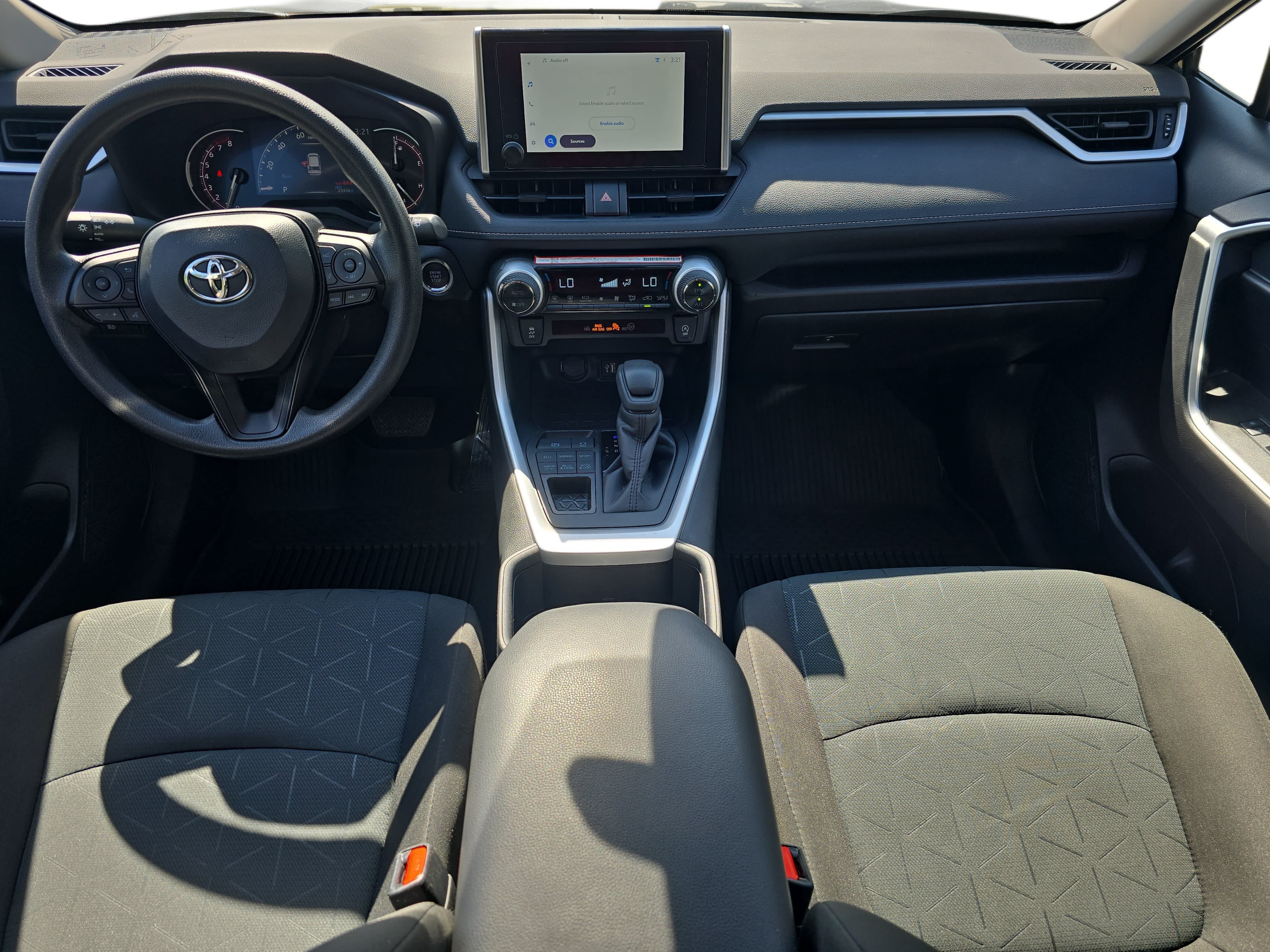 Used 2025 Toyota RAV4 XLE AWD/4WD image 9