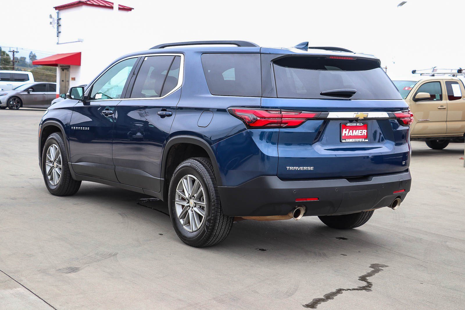 Used 2023 Chevrolet Traverse LT FWD image 5