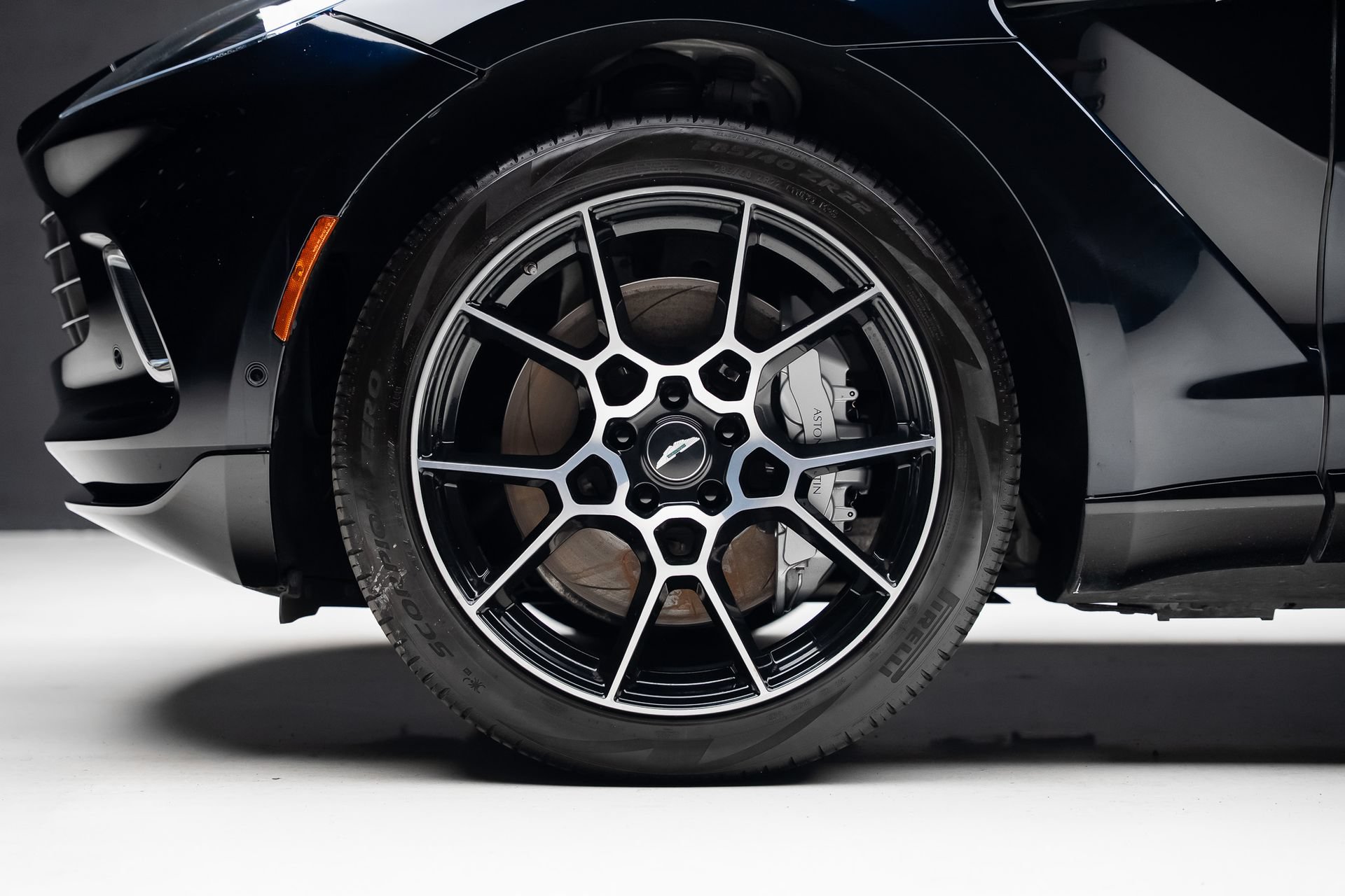 Used 2021 Aston Martin DBX AWD/4WD image 19