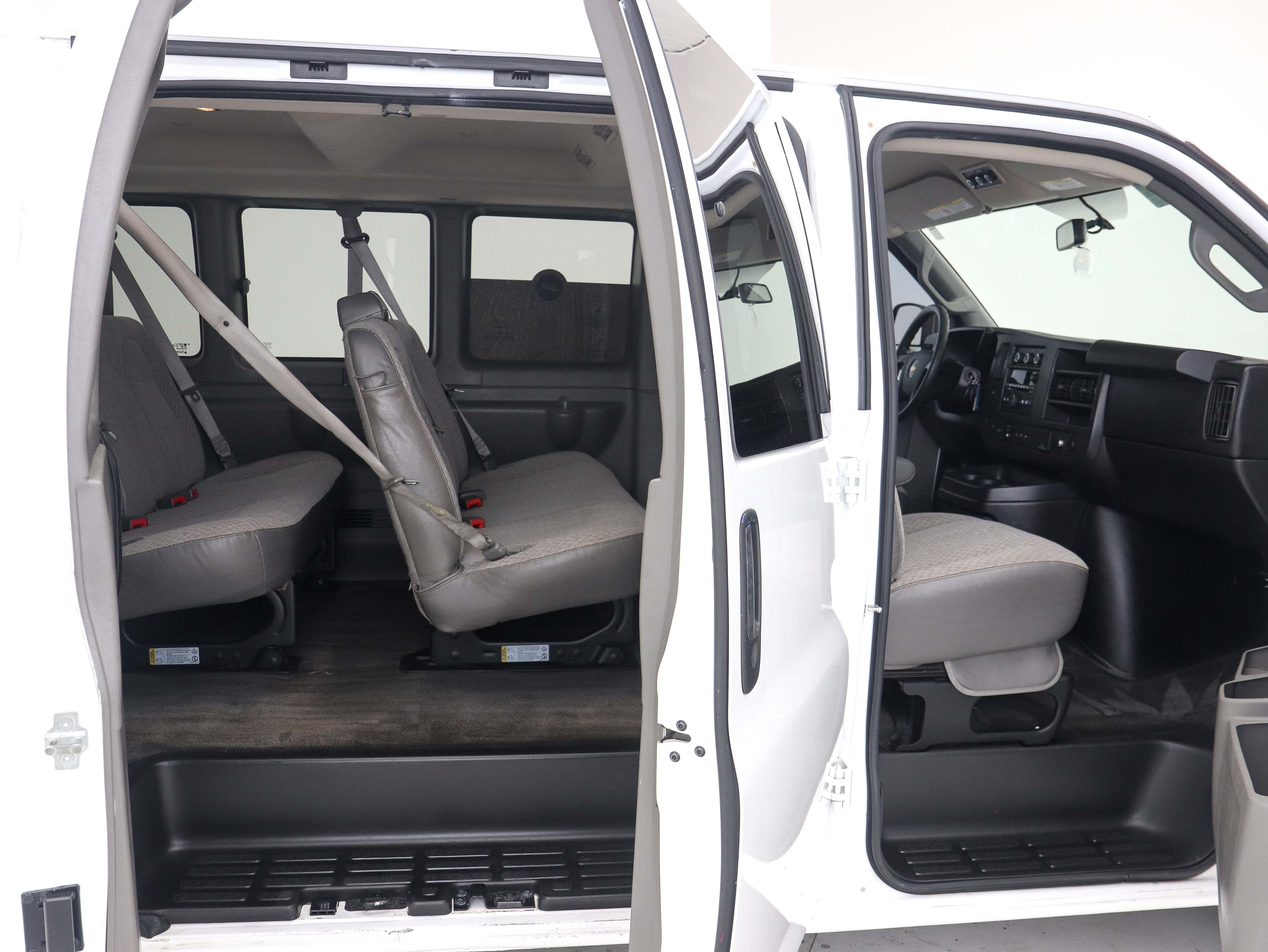 Used 2016 Chevrolet Express 3500 LT w/ LT Preferred Equipment Group RWD image 12