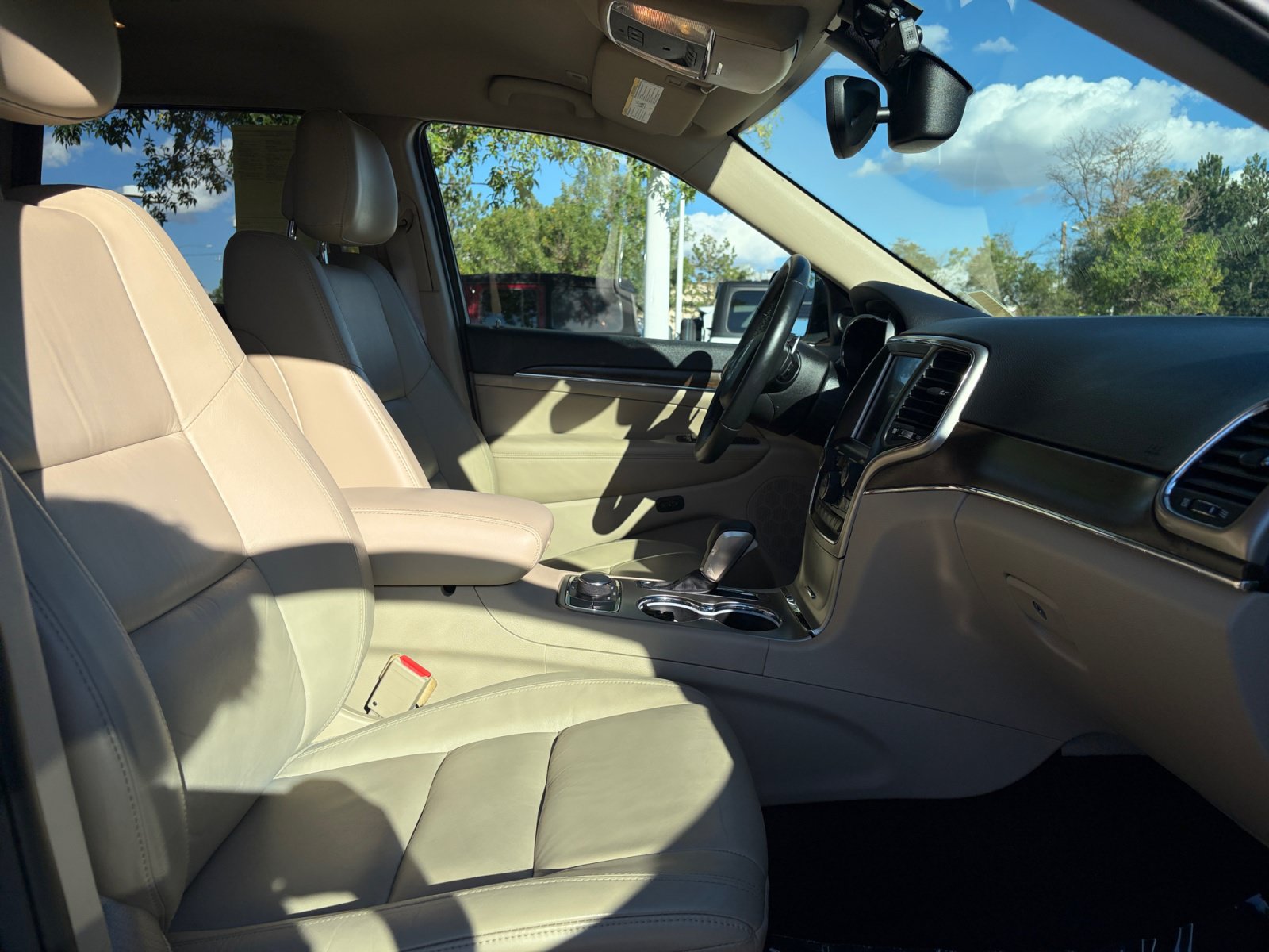 Used 2017 Jeep Grand Cherokee Limited AWD/4WD image 31