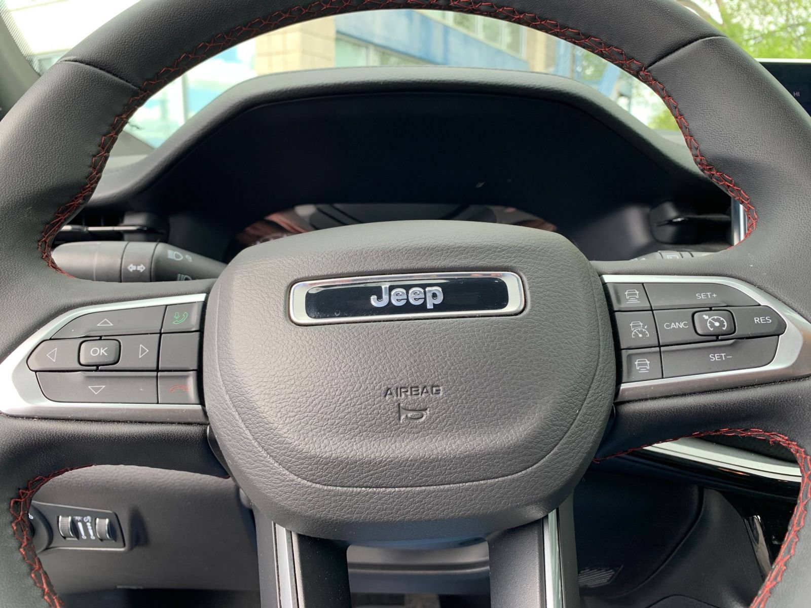 Used 2025 Jeep Compass Trailhawk AWD/4WD image 27