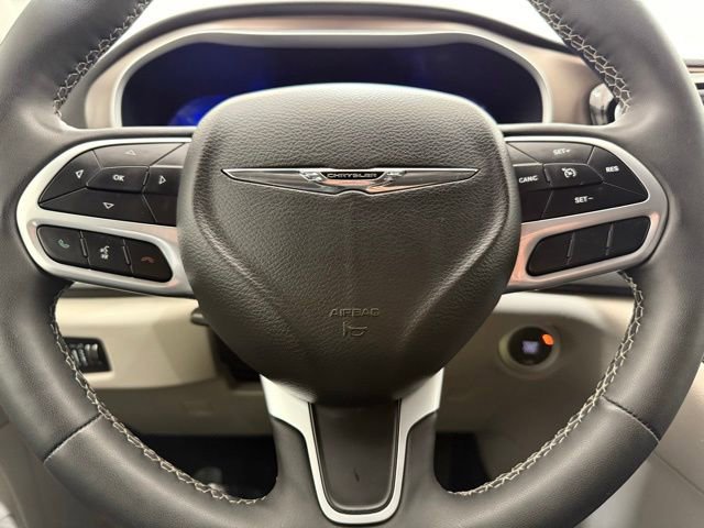 Used 2023 Chrysler Voyager LX image 44