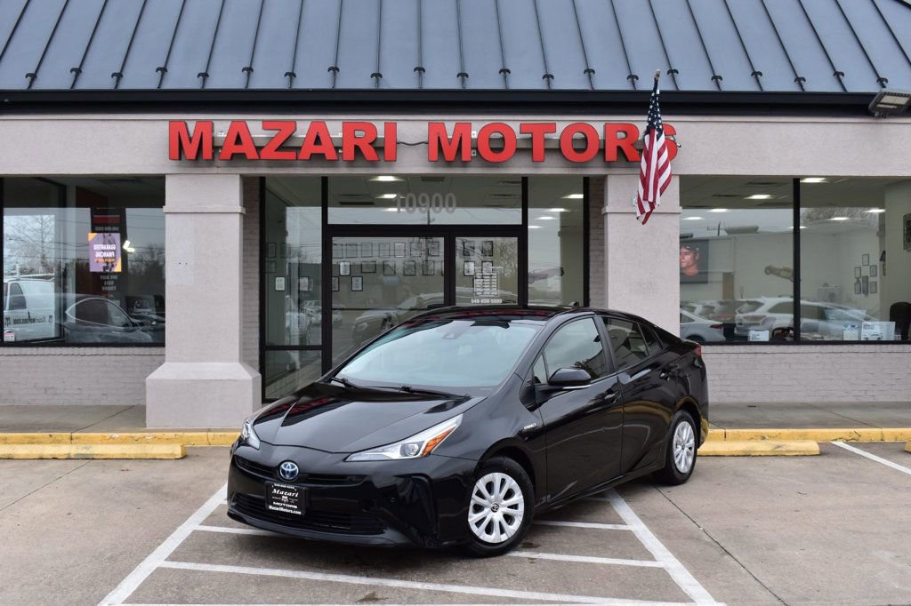 Used 2022 Toyota Prius LE image 2