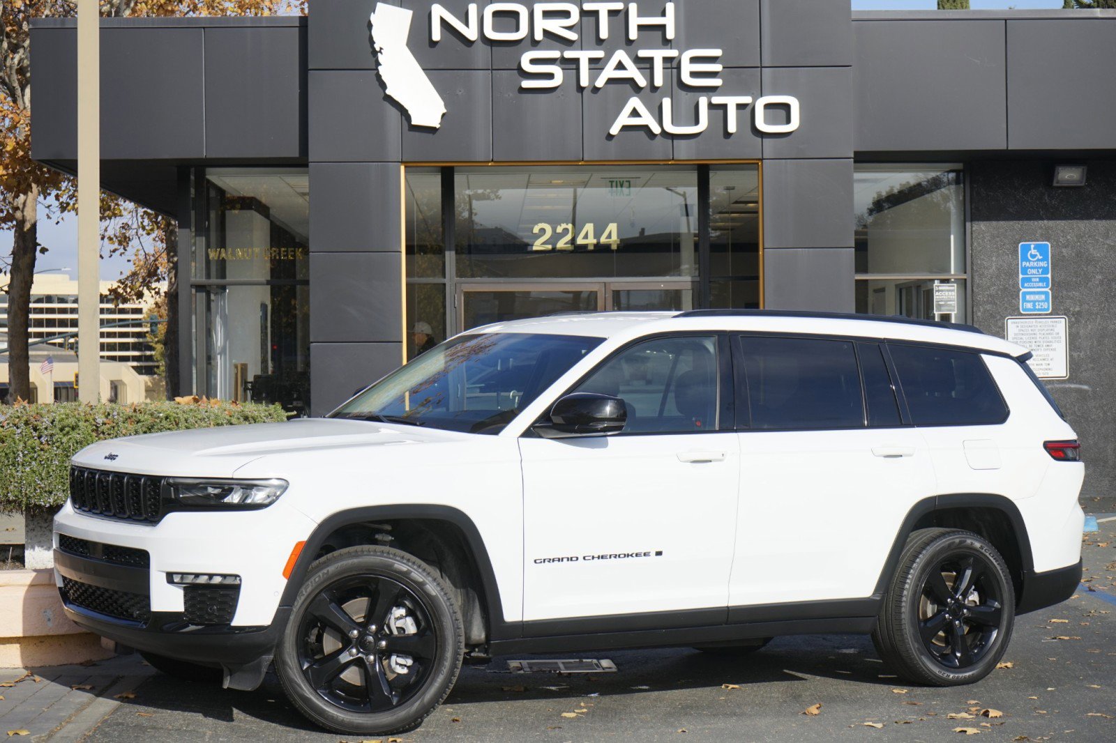 Used 2023 Jeep Grand Cherokee L Limited w/ Luxury Tech Group II