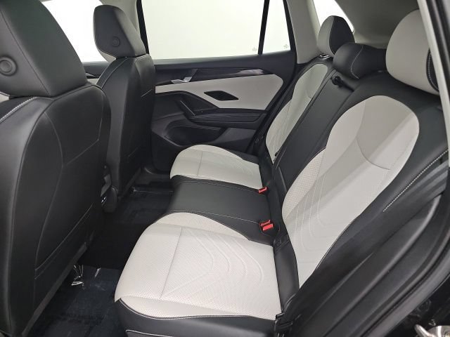 Used 2025 Volkswagen Tiguan SE w/ Panoramic Sunroof Package AWD/4WD image 29