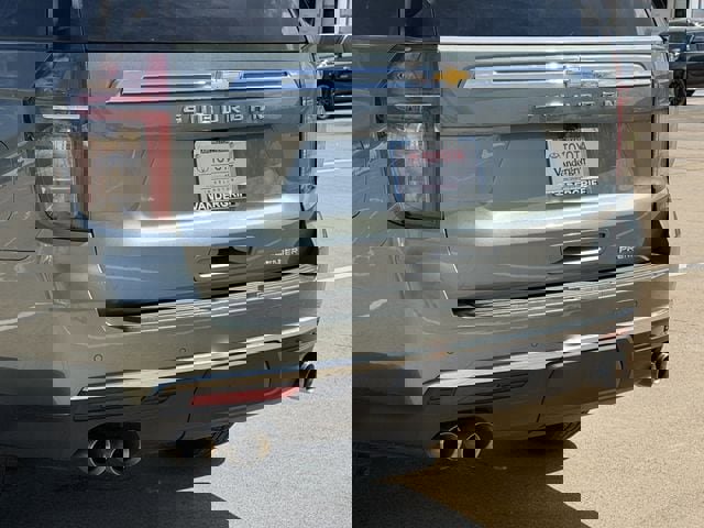 Used 2023 Chevrolet Suburban Premier image 6