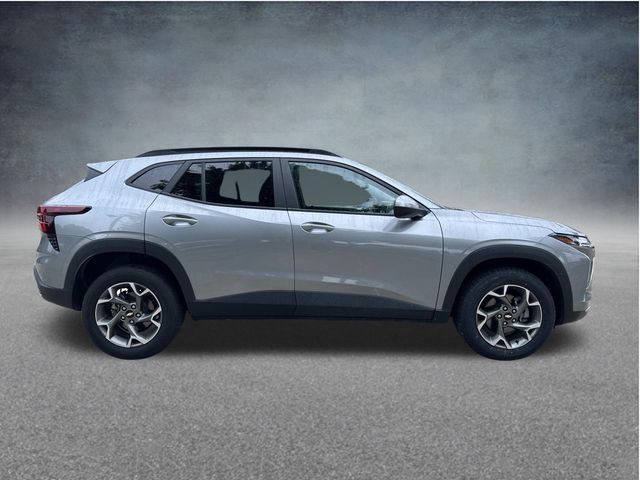 Used 2025 Chevrolet Trax LT w/ LT Convenience Package FWD image 9