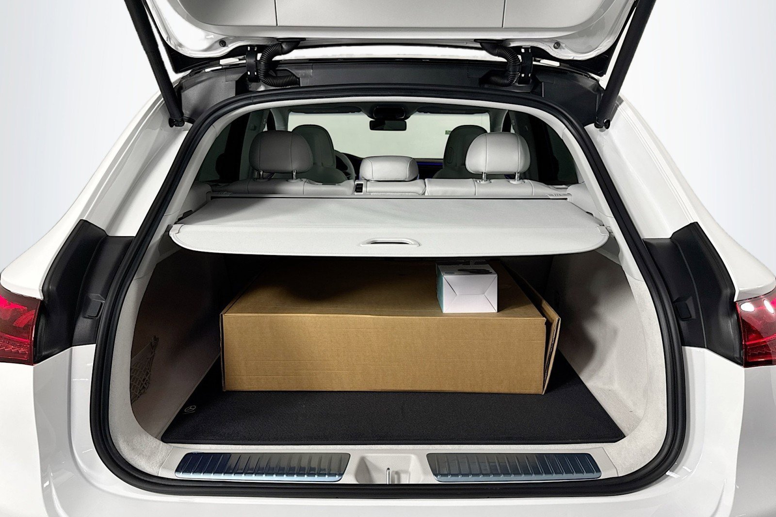 New 2026 Mercedes-Benz EQE 320 4MATIC SUV image 21