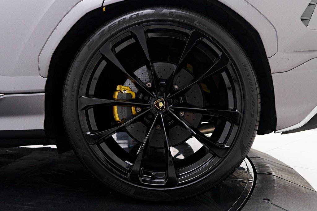 Used 2021 Lamborghini Urus image 24