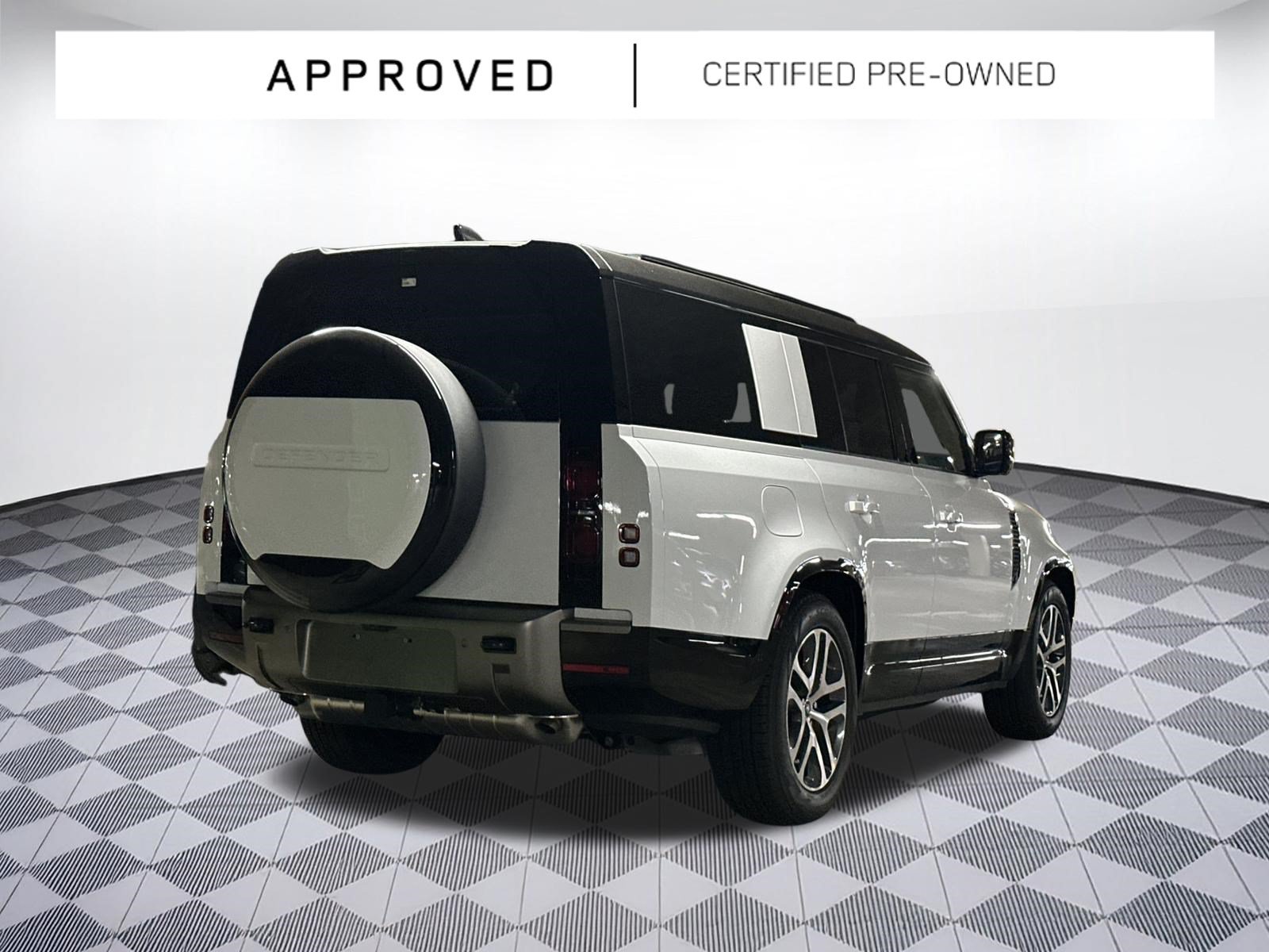 Used 2025 Land Rover Defender 130 X-Dynamic SE AWD/4WD image 8