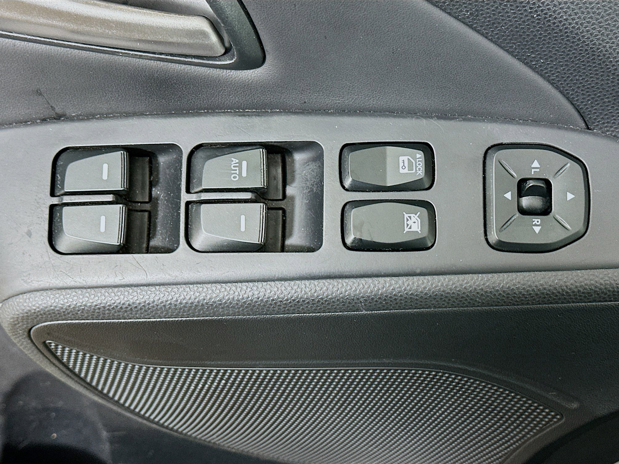 Used 2012 Hyundai Tucson Limited FWD image 15