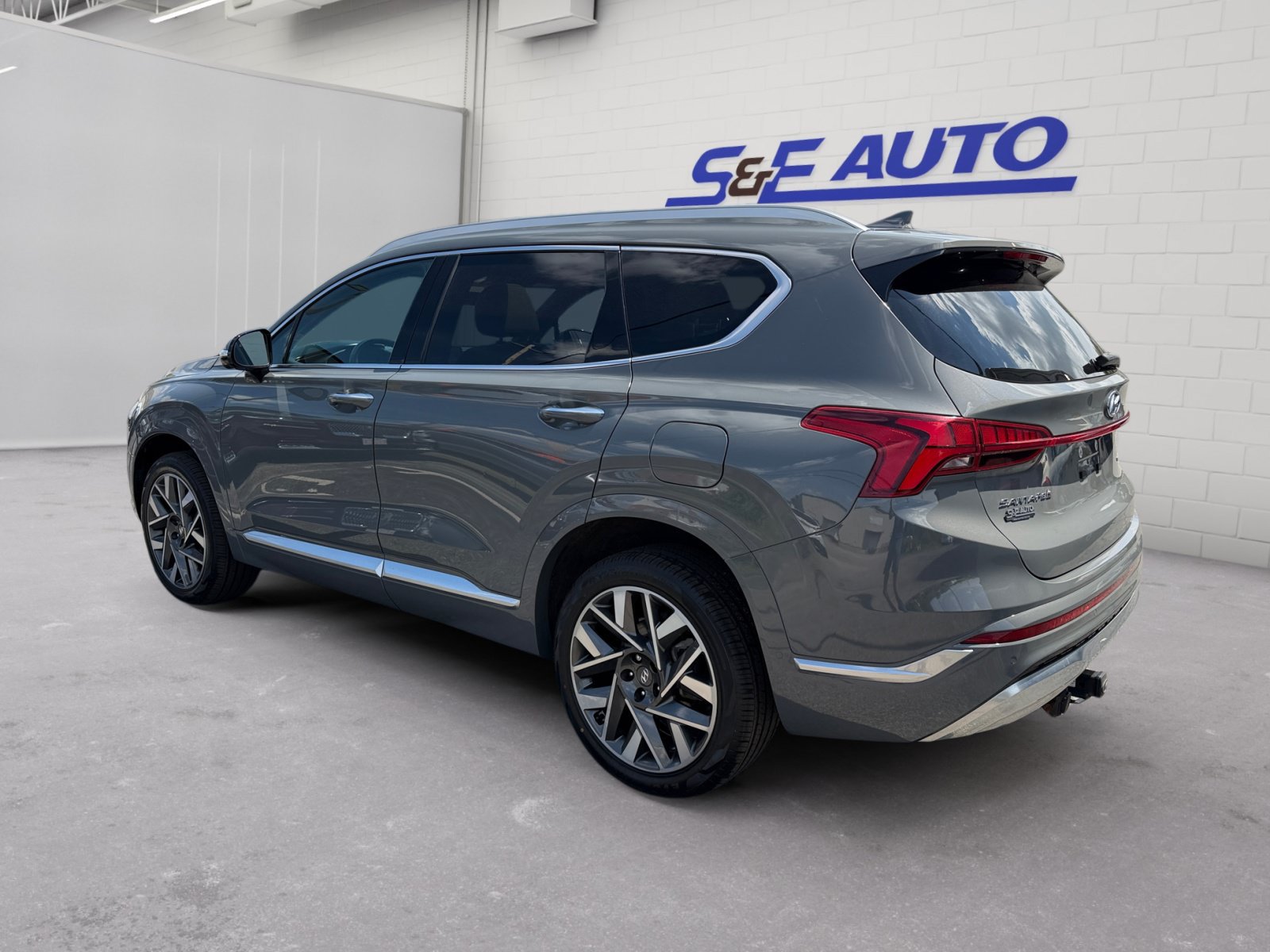 Used 2023 Hyundai Santa Fe Calligraphy AWD/4WD image 3