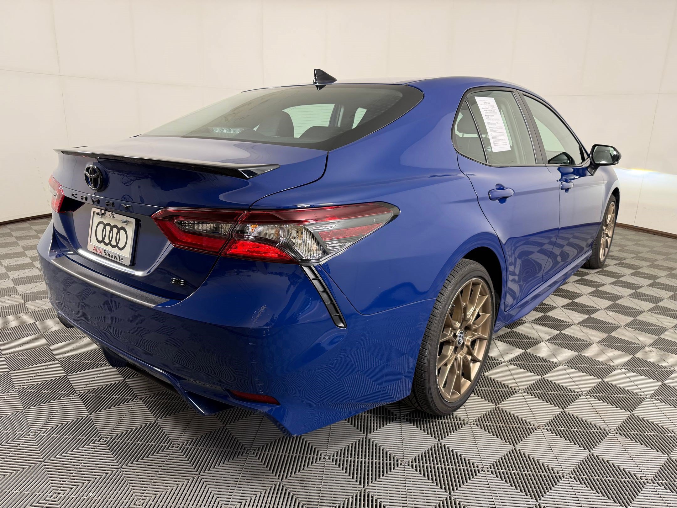 Used 2024 Toyota Camry SE FWD image 9