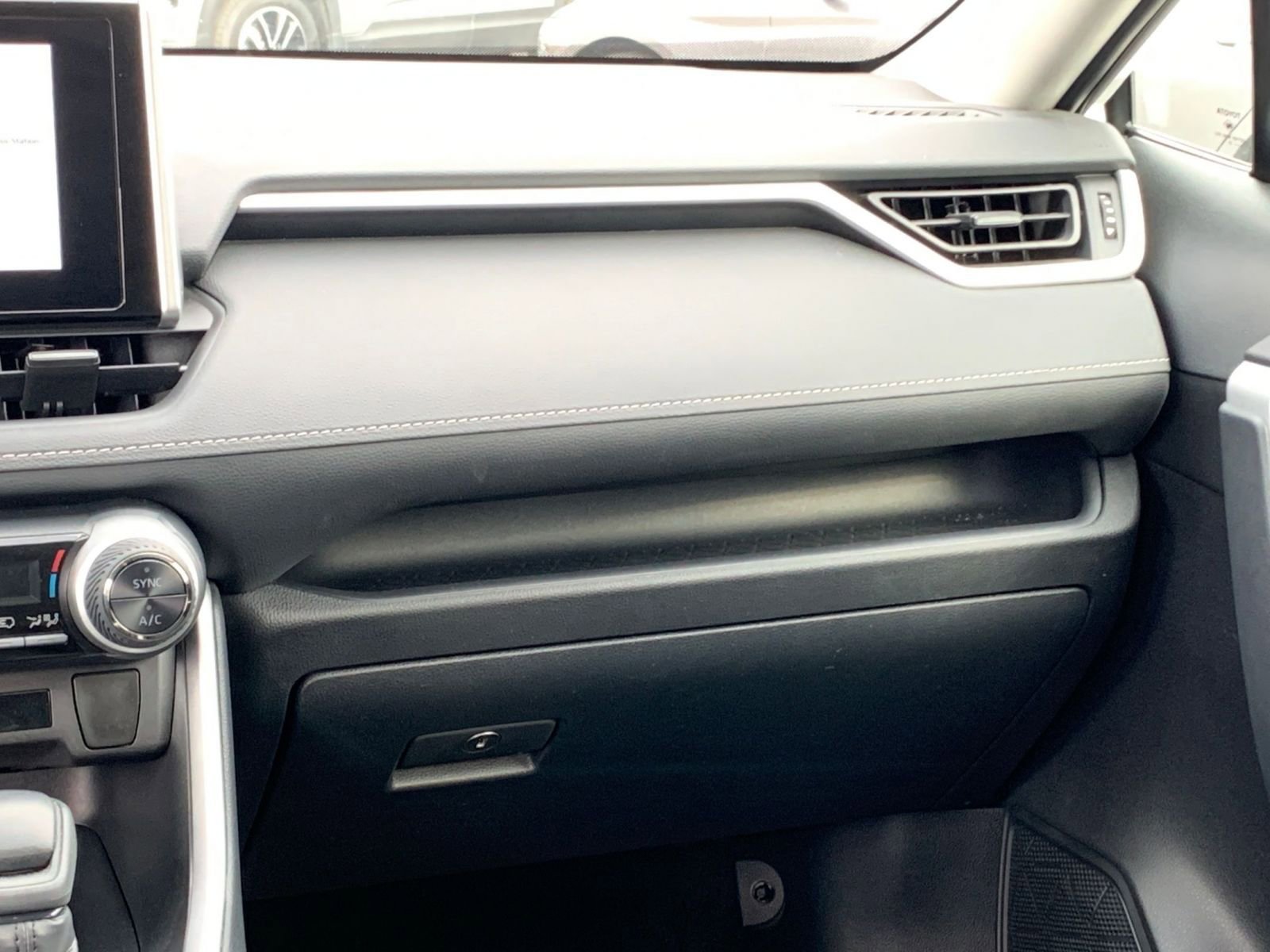 Used 2025 Toyota RAV4 LE image 34