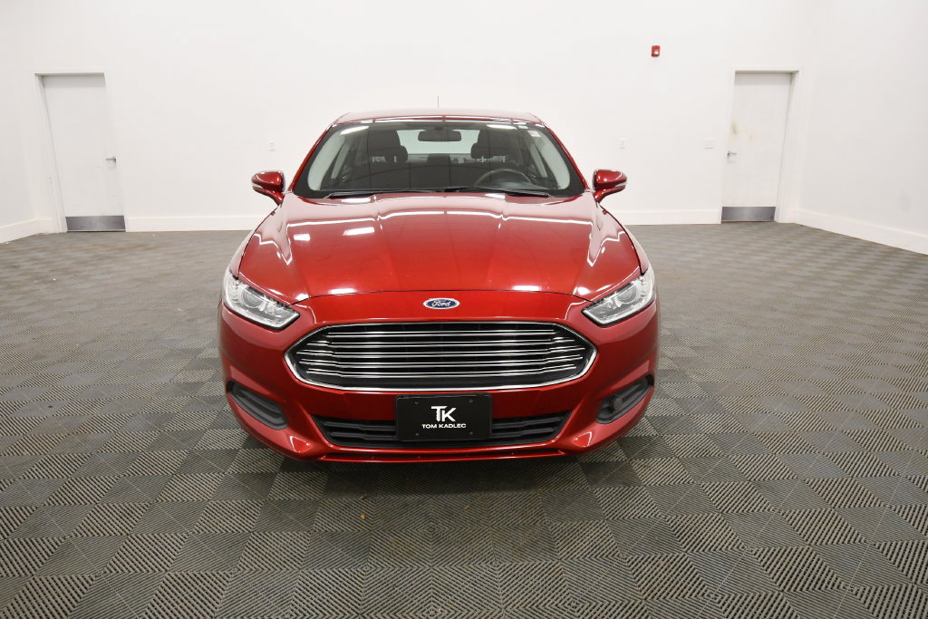 Used 2016 Ford Fusion SE FWD image 11