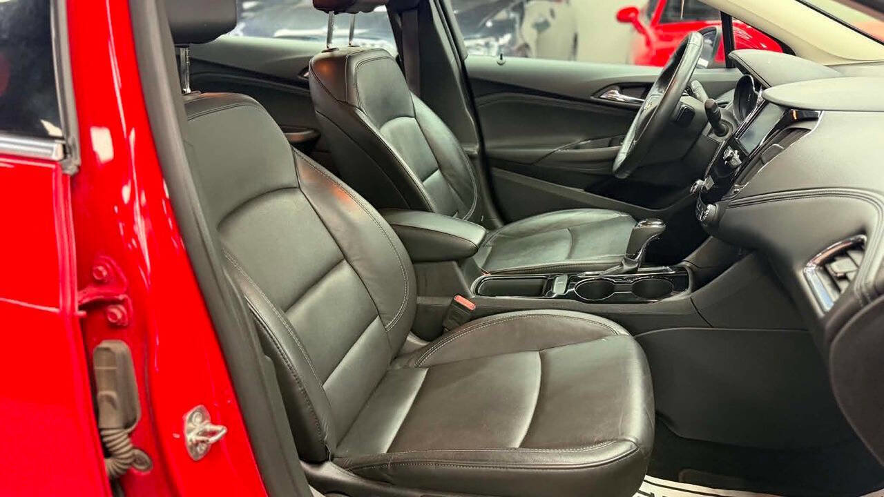Used 2017 Chevrolet Cruze Premier FWD image 12