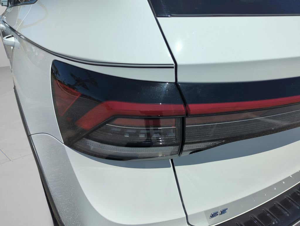 Used 2025 Volkswagen Taos SE w/ Panoramic Sunroof Package FWD image 44