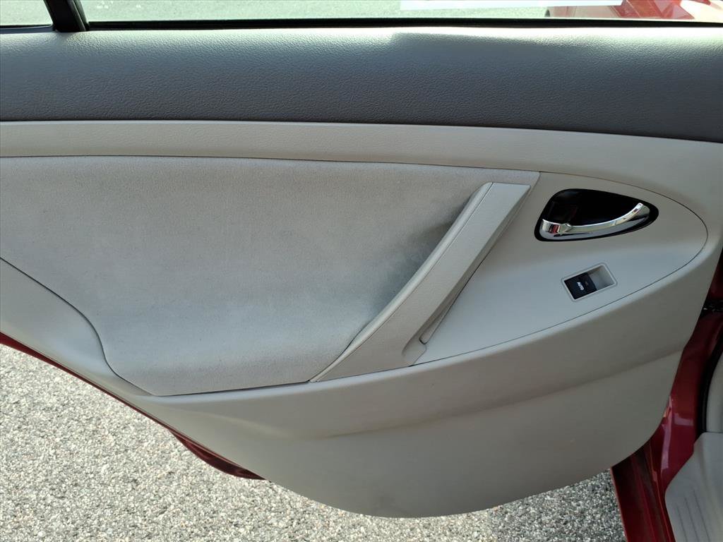 Used 2010 Toyota Camry LE FWD image 22