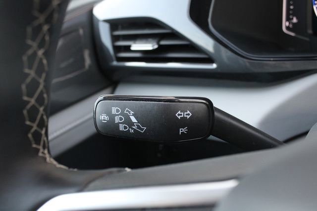 Used 2024 Volkswagen Taos SEL AWD/4WD image 12