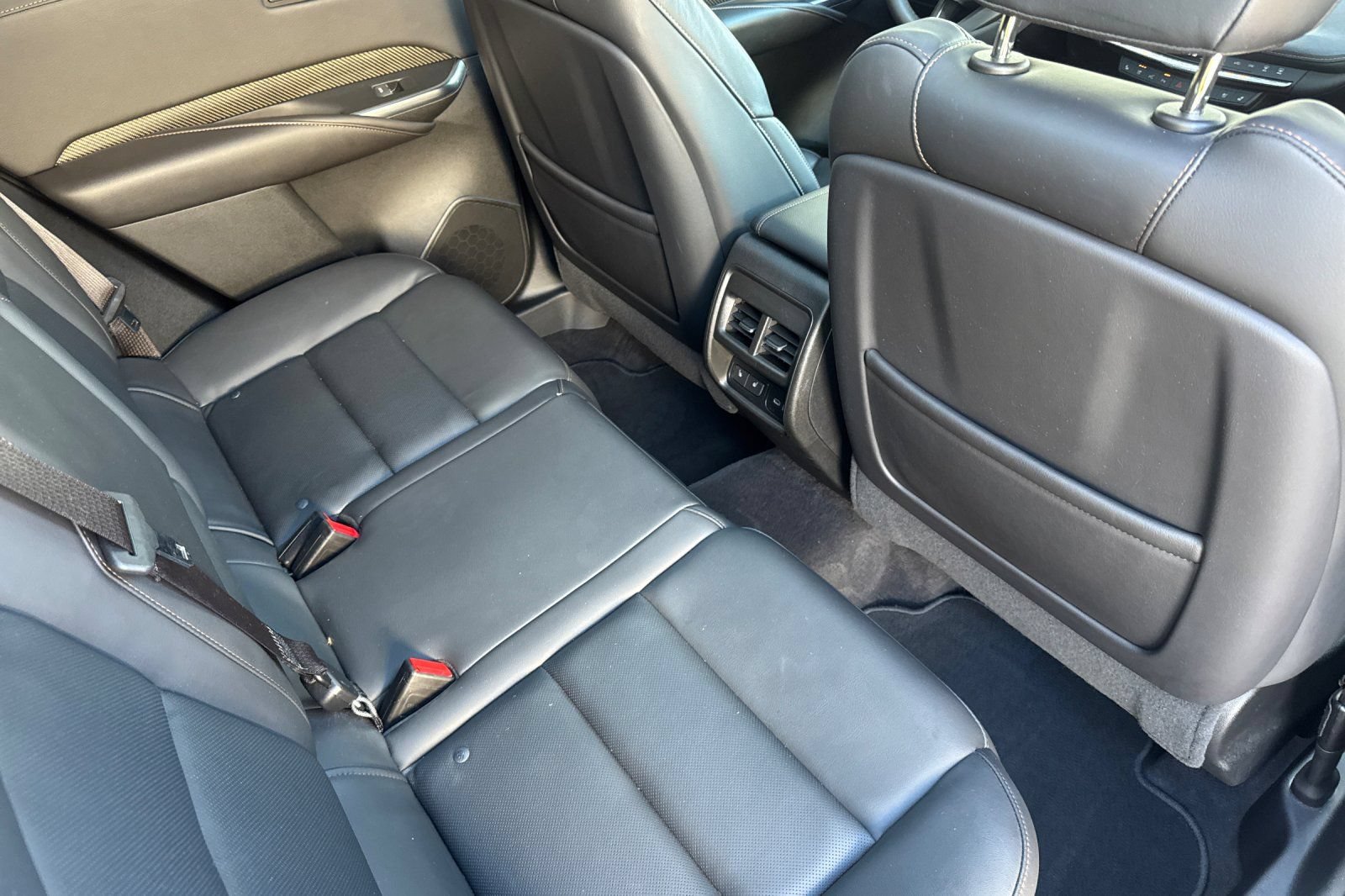 Used 2022 Cadillac XT4 Sport AWD/4WD image 18